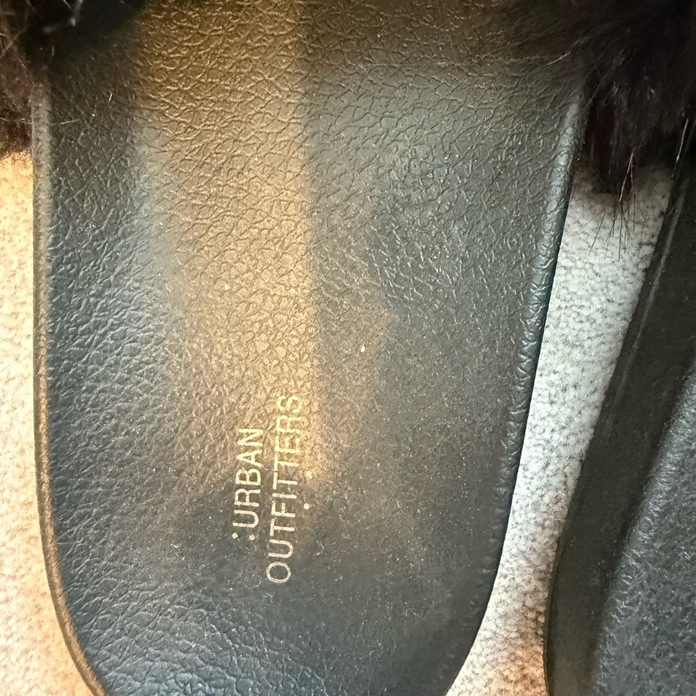 Urban Outfitters fur slides - Picture 2 of 4